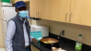 School custodian cooks breakfast for students for two decades | WKRC